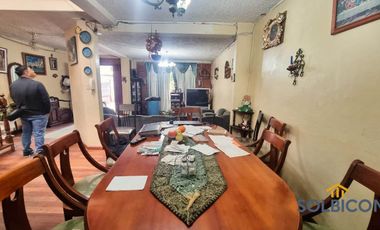 Casa con amplio terreno cerca de la feria libre