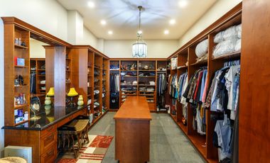 LUXURY BEACH VILLA FOR SALE