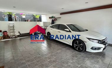 Rumah Hook Modern 2 Lantai di Jl Abdul Majid Dalam, Jakarta Selatan