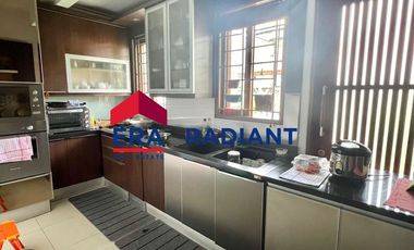 Rumah Hook Modern 2 Lantai di Jl Abdul Majid Dalam, Jakarta Selatan