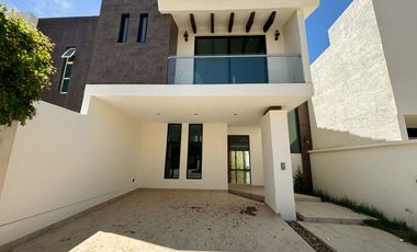 Casa Nueva en Venta Punta del Este 4 recamaras con baño 2 terrazas Sala Doble Altura León Guanajuato