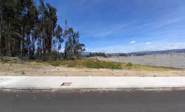 TERRENO 3527 MTRS ECU 911