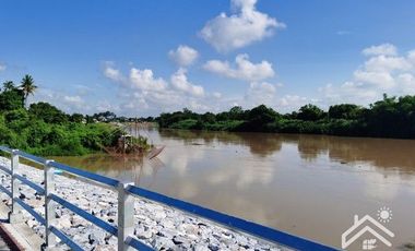 Sale with 3 houses and an orchard Next to the Chao Phraya River - Nakhon Sawan