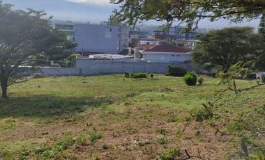 Vendo terreno de 1.586M2 en Urbanización exclusiva, en Cumbaya