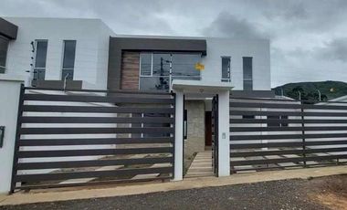Casa amplia de venta en Challuabamba sector Colegio Alemán