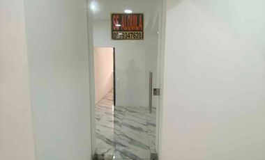 LOCAL EN ALQUILER - MEZANINE ESQUINERO EN ZONA ESTRATÉGICA Y COMERCIAL. ROCAUERTE Y NAPOLEON MERA EDIFICIO ESQ.  - MACHALA-EL ORO-ECUADOR.