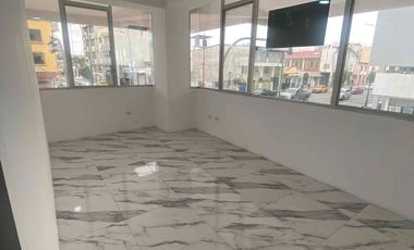LOCAL EN ALQUILER - MEZANINE ESQUINERO EN ZONA ESTRATÉGICA Y COMERCIAL. ROCAUERTE Y NAPOLEON MERA EDIFICIO ESQ.  - MACHALA-EL ORO-ECUADOR.