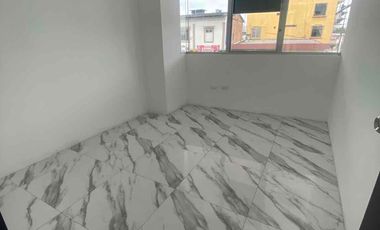 LOCAL EN ALQUILER - MEZANINE ESQUINERO EN ZONA ESTRATÉGICA Y COMERCIAL. ROCAUERTE Y NAPOLEON MERA EDIFICIO ESQ.  - MACHALA-EL ORO-ECUADOR.