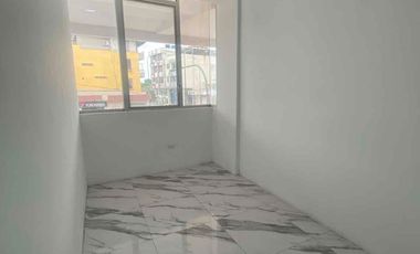 LOCAL EN ALQUILER - MEZANINE ESQUINERO EN ZONA ESTRATÉGICA Y COMERCIAL. ROCAUERTE Y NAPOLEON MERA EDIFICIO ESQ.  - MACHALA-EL ORO-ECUADOR.