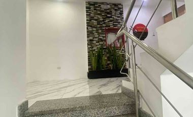 LOCAL EN ALQUILER - MEZANINE ESQUINERO EN ZONA ESTRATÉGICA Y COMERCIAL. ROCAUERTE Y NAPOLEON MERA EDIFICIO ESQ.  - MACHALA-EL ORO-ECUADOR.