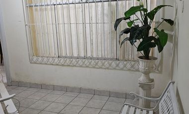 VENDO CASA DE UN PISO EN EL CENTRO DE PIURA