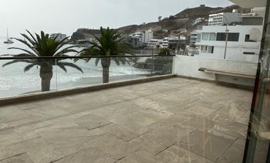 ¡Increíble Casa De 4 Pisos Con Vista Al Mar En Naplo!