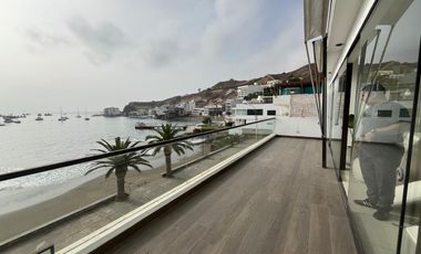 ¡Increíble Casa De 4 Pisos Con Vista Al Mar En Naplo!