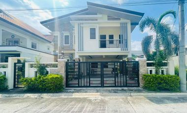 PRE-OWNED GOOD CONDITION TWO-STOREY HOUSE FOR SALE NEAR MCARTHUR HWAY SAN FERNANDO