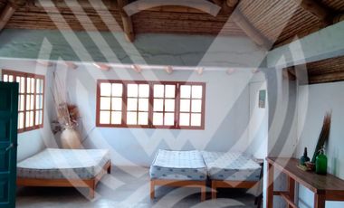 SE VENDE COMO TERRENO PARA  PROYECTO O CONDOMINIO DE  2,584 m². ¡CAMPO Y PLAYA !...