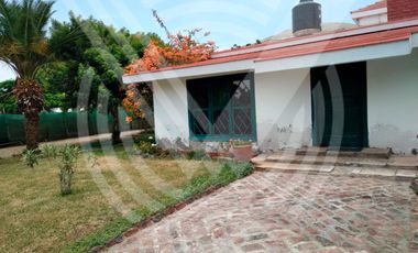 SE VENDE COMO TERRENO PARA  PROYECTO O CONDOMINIO DE  2,584 m². ¡CAMPO Y PLAYA !...