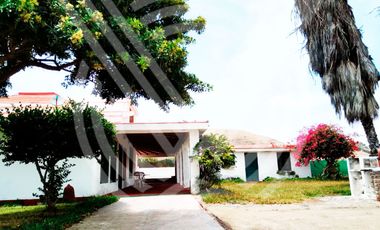 SE VENDE COMO TERRENO PARA  PROYECTO O CONDOMINIO DE  2,584 m². ¡CAMPO Y PLAYA !...