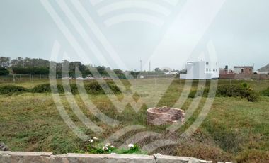 SE VENDE COMO TERRENO PARA  PROYECTO O CONDOMINIO DE  2,584 m². ¡CAMPO Y PLAYA !...