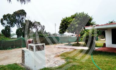 SE VENDE COMO TERRENO PARA  PROYECTO O CONDOMINIO DE  2,584 m². ¡CAMPO Y PLAYA !...