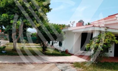 SE VENDE COMO TERRENO PARA  PROYECTO O CONDOMINIO DE  2,584 m². ¡CAMPO Y PLAYA !...