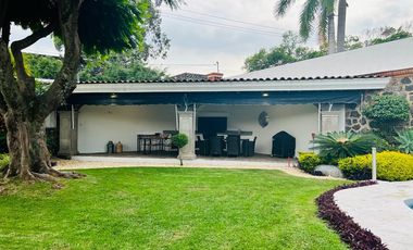 EN VENTA LUJOSA CASA EN PRIVADA DE LEÑEROS CON VIGILANCIA, COL. VISTA HERMOSA, CUERNAVACA MOR.