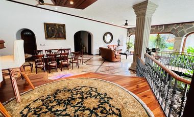EN VENTA LUJOSA CASA EN PRIVADA DE LEÑEROS CON VIGILANCIA, COL. VISTA HERMOSA, CUERNAVACA MOR.