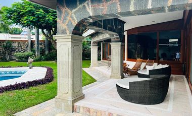 EN VENTA LUJOSA CASA EN PRIVADA DE LEÑEROS CON VIGILANCIA, COL. VISTA HERMOSA, CUERNAVACA MOR.