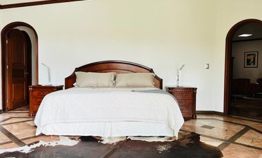 EN VENTA LUJOSA CASA EN PRIVADA DE LEÑEROS CON VIGILANCIA, COL. VISTA HERMOSA, CUERNAVACA MOR.