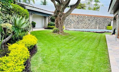 EN VENTA LUJOSA CASA EN PRIVADA DE LEÑEROS CON VIGILANCIA, COL. VISTA HERMOSA, CUERNAVACA MOR.