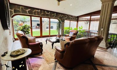 EN VENTA LUJOSA CASA EN PRIVADA DE LEÑEROS CON VIGILANCIA, COL. VISTA HERMOSA, CUERNAVACA MOR.