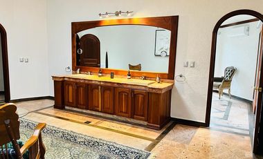 EN VENTA LUJOSA CASA EN PRIVADA DE LEÑEROS CON VIGILANCIA, COL. VISTA HERMOSA, CUERNAVACA MOR.