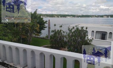 Casa en Venta en Tequesquitengo Morelos Estilo Arabe Mediterraneo a orilla del lago