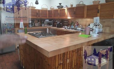 Casa en Venta en Tequesquitengo Morelos Estilo Arabe Mediterraneo a orilla del lago