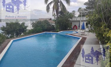 Casa en Venta en Tequesquitengo Morelos Estilo Arabe Mediterraneo a orilla del lago