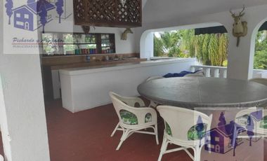 Casa en Venta en Tequesquitengo Morelos Estilo Arabe Mediterraneo a orilla del lago