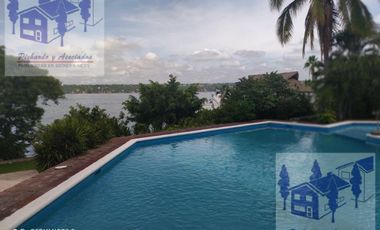 Casa en Venta en Tequesquitengo Morelos Estilo Arabe Mediterraneo a orilla del lago