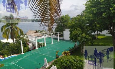 Casa en Venta en Tequesquitengo Morelos Estilo Arabe Mediterraneo a orilla del lago