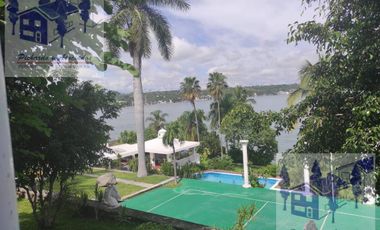 Casa en Venta en Tequesquitengo Morelos Estilo Arabe Mediterraneo a orilla del lago