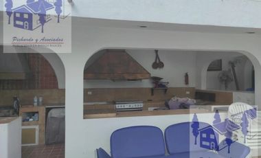 Casa en Venta en Tequesquitengo Morelos Estilo Arabe Mediterraneo a orilla del lago