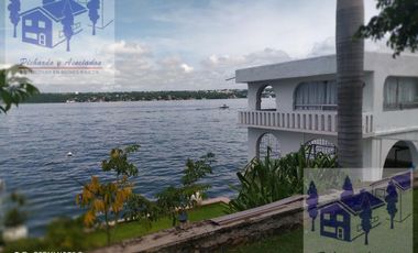 Casa en Venta en Tequesquitengo Morelos Estilo Arabe Mediterraneo a orilla del lago