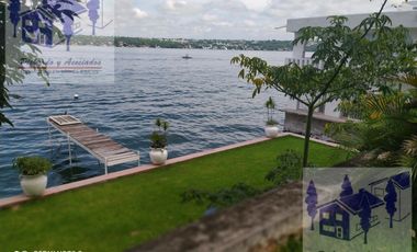 Casa en Venta en Tequesquitengo Morelos Estilo Arabe Mediterraneo a orilla del lago