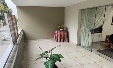 Venta de departamento con vista al parque Urb. Las Gardenias en Surco.