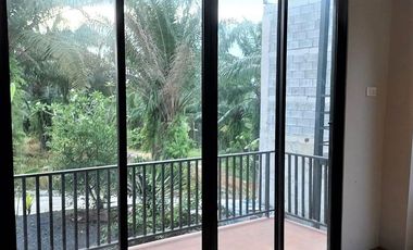 A 2- story house for sale with beautiful mountain view in a peaceful neighborhood