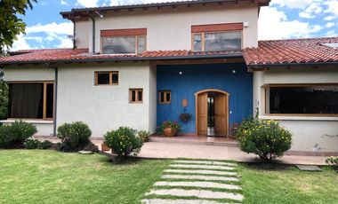 Casa en Venta en la Urb. Auqui Chico, en el mejor sector de Cumbayá, Quito, Ecuador