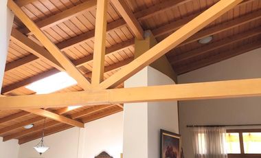 Casa en Venta en la Urb. Auqui Chico, en el mejor sector de Cumbayá, Quito, Ecuador