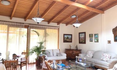 Casa en Venta en la Urb. Auqui Chico, en el mejor sector de Cumbayá, Quito, Ecuador