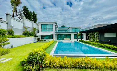 Luxury House Modern style with private swimming pool at Siam royal view