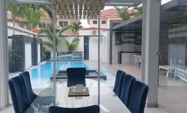 Samborondon, Renta de Hermosa Casa 4 Dorm. con Piscina y Jacuzzi Amoblada