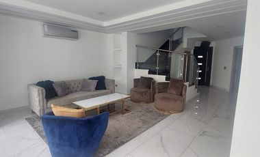 Samborondon, Renta de Hermosa Casa 4 Dorm. con Piscina y Jacuzzi Amoblada
