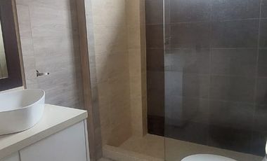 Samborondon, Renta de Hermosa Casa 4 Dorm. con Piscina y Jacuzzi Amoblada